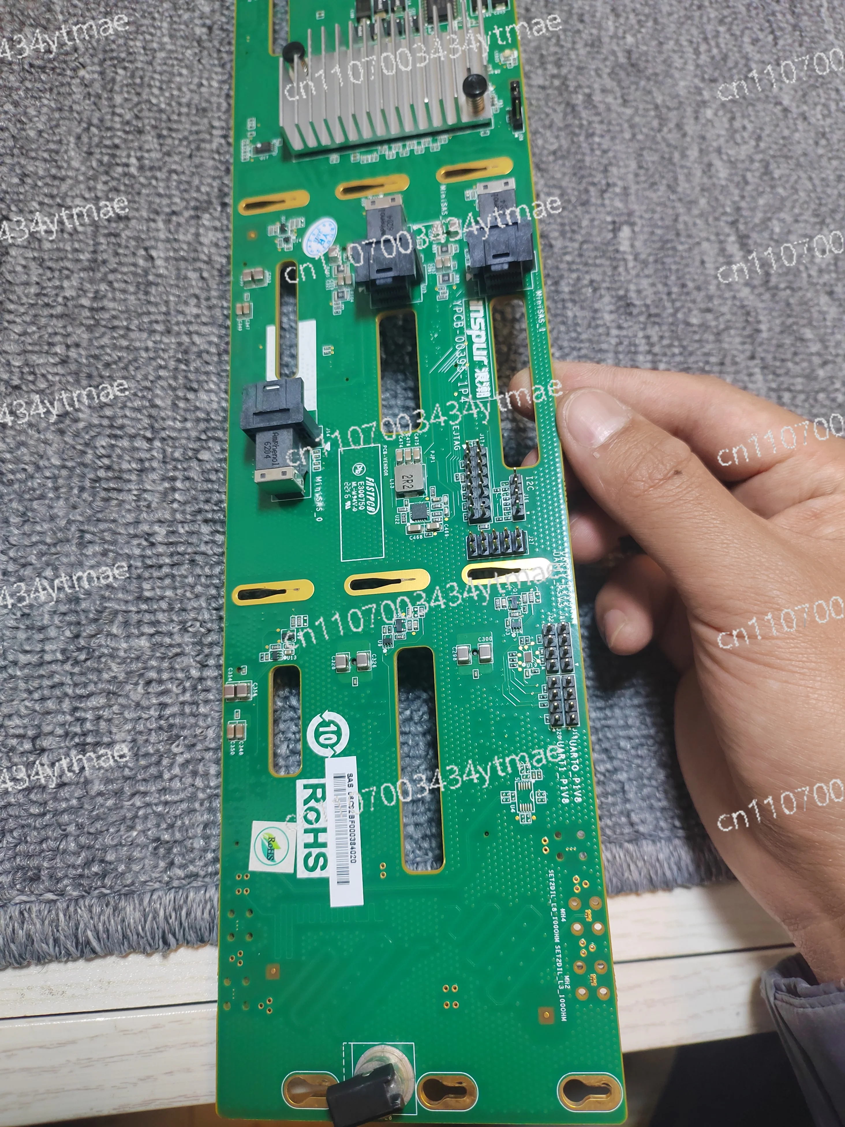 

Плата подключения жестких дисков, используемая для платы SA5212M4 12GB YPCB-00395-1P4 (без комплектующих)