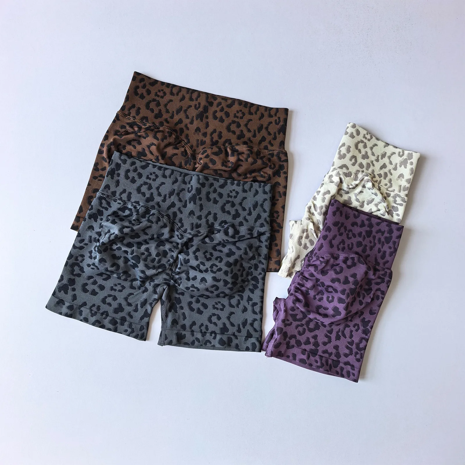 Sexy Leopardenmuster High-Waist Yoga-Shorts für Damen, Sommer, Hüftlift, nahtlos, pfirsichfarben, dreiviertellang, eng anliegende Fitness-Sport-Hose – Detail 14
