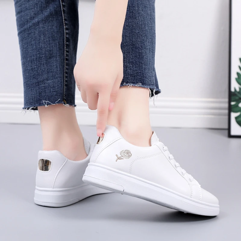 Frühling Frauen Freizeit schuhe weiß atmungsaktiv bestickte Blume Schnür Frauen Turnschuhe Mode koreanische Version Frauen Tennis schuhe