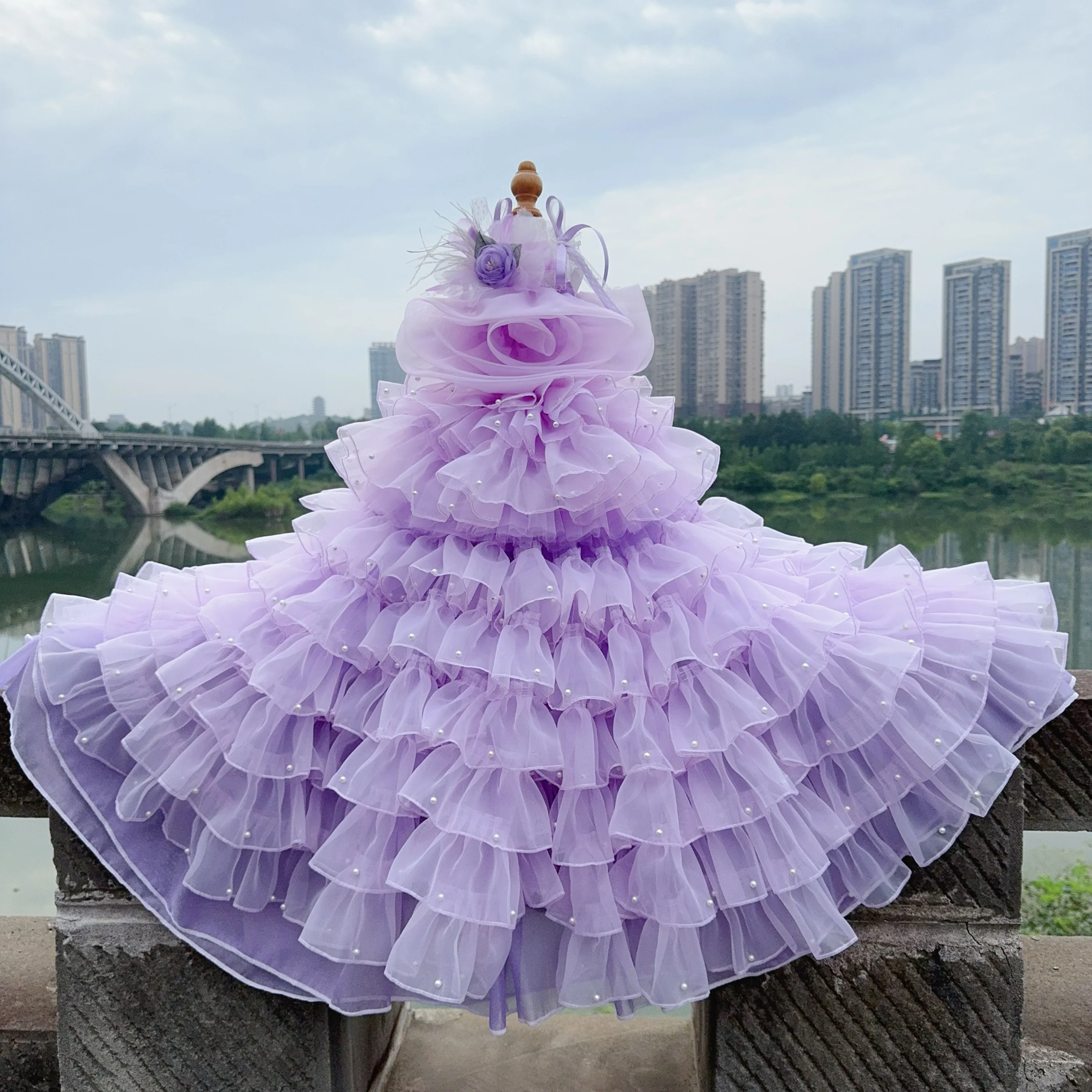 Wysokiej klasy luksusowe ubrania dla psów i kotów moda ręcznie robione fioletowe kwiaty długi tren Party Princess Dress dla małego średniego psa pudel