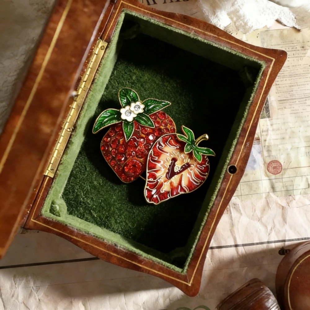 

Baroque Luxury Strawberry Fruit Brooch for Men and Women, Jewelry and Accessories, Wedding, Holiday, and Party Gifts