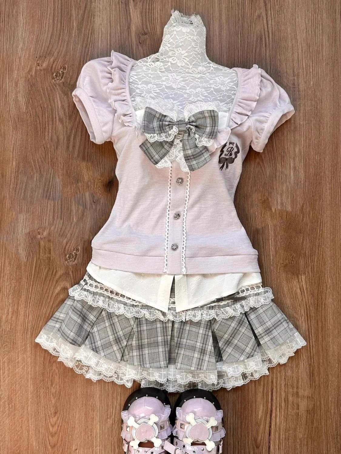 Y2K Vintage Sweet Slim Fitting Patchwork Bow Short Sleeve Tops Design High Chic Lace Trim Plaid Pleated Mini Skirt 2-piece Set