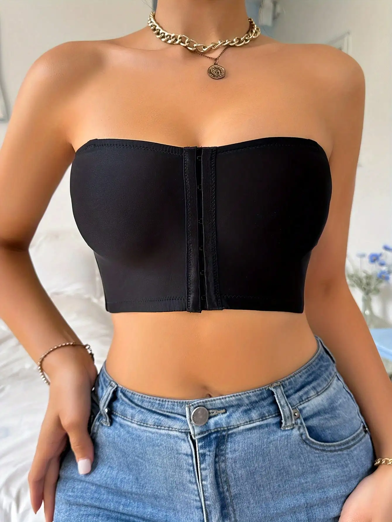 Women\'s glossy thin bottom front buckle wearable lingerie with detachable shoulder straps for chest-wrapping without wires