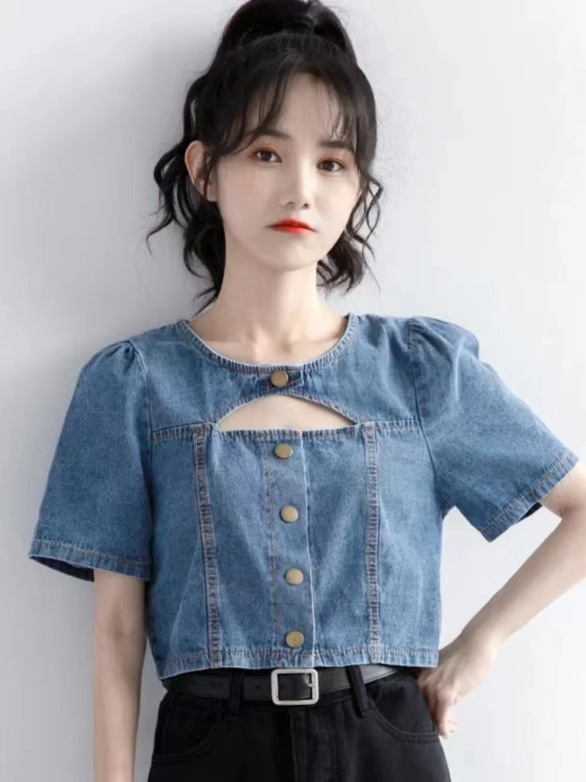 

Personalized Hollowed Out Short Sleeved Denim Shirt 2024 New Summer Women's Single Breasted Round Neck Thin Top Fashionable Wear