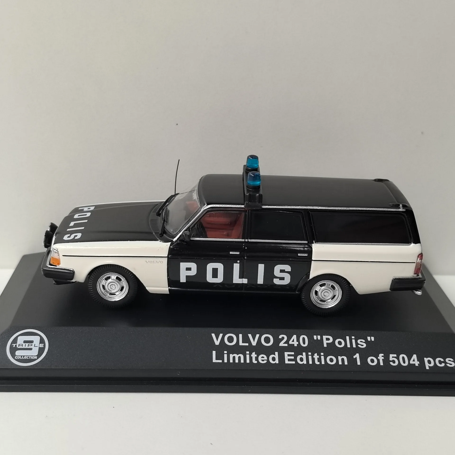 상자 균열 다이캐스트 T9 1:43 스케일 볼보 240 IXO 합금 자동차 모델 소장 장난감 선물 기념품 디스플레이 장식품