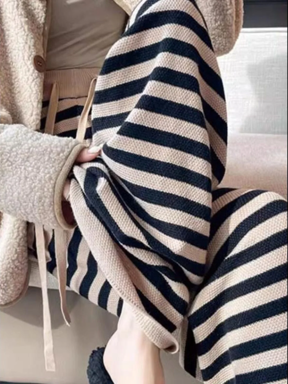 กางเกงลำลองลายทางทรงหลวมสำหรับผู้หญิงไซส์ใหญ่ กางเกงขายาวทรงกว้างสไตล์เกาหลี เสื้อผ้าไซส์ใหญ่สำหรับสาวอวบ