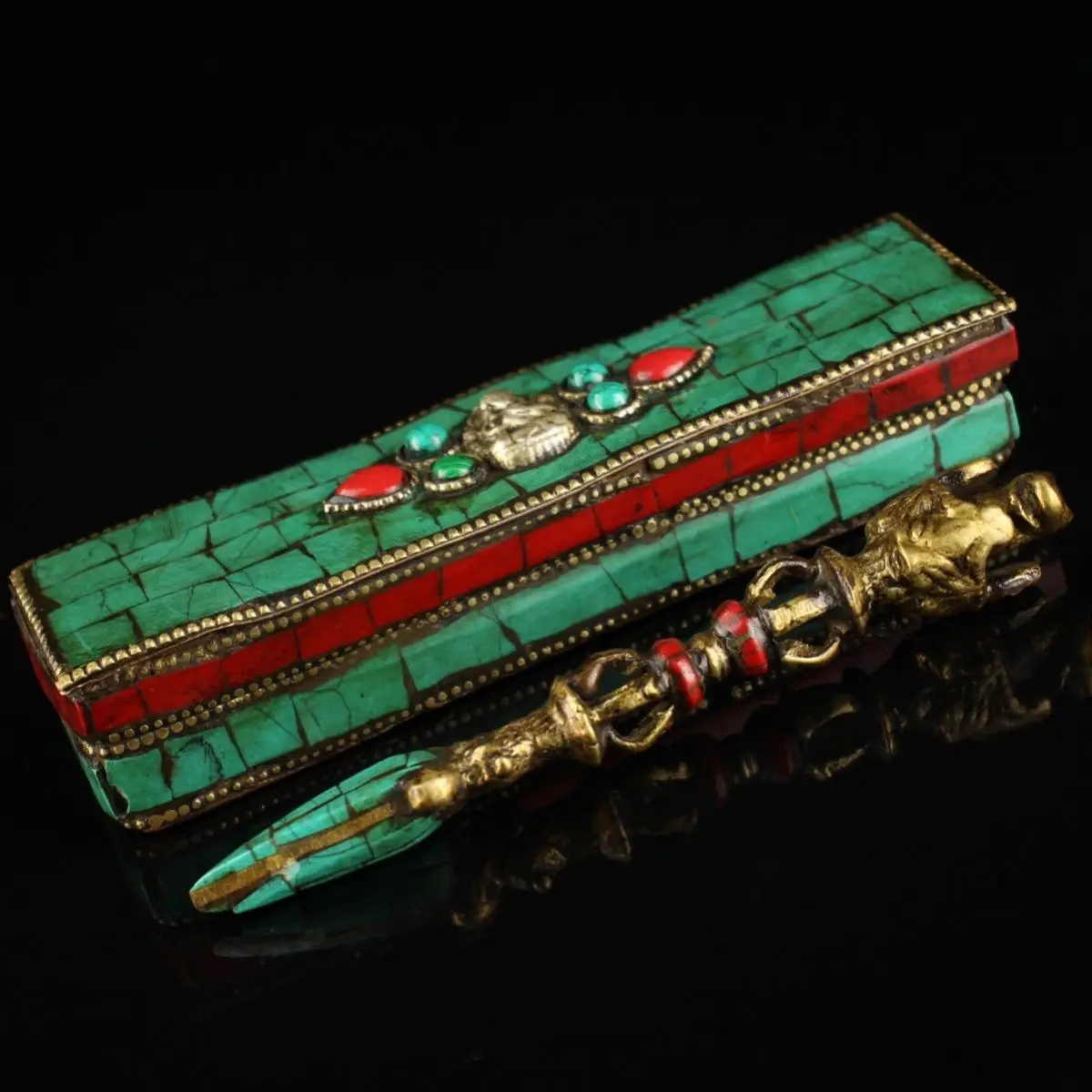 Pilón Vajra nepalí de cobre puro en caja, Vajra de turquesa antigua con incrustaciones a mano, pequeño adorno cultural y decorativo para el hogar.