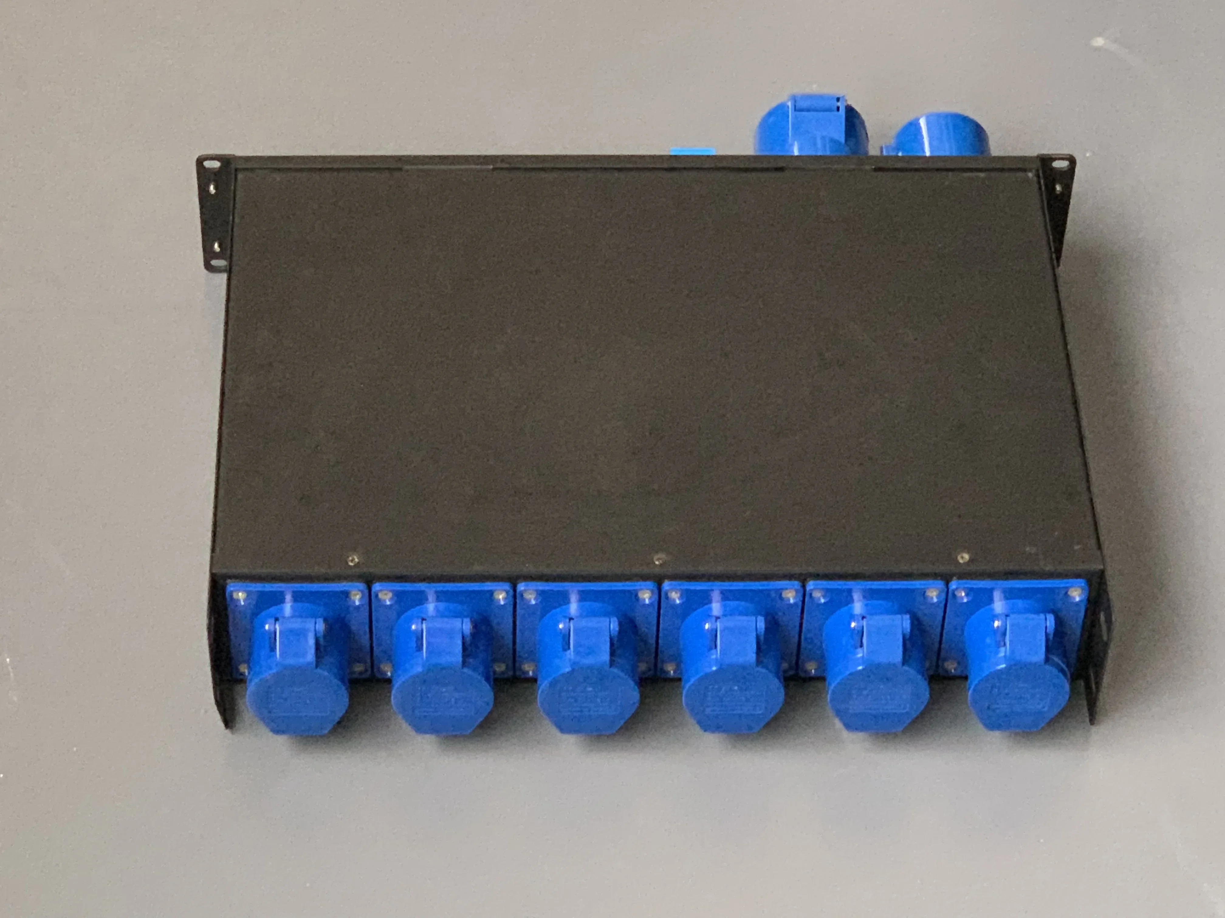 

2025 hot sale stage lighting dmx 16A CEE power distributor box