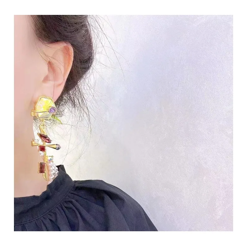 

Medieval High-end Light Luxury Flash Diamond Earrings, Super Flash Glazed Temperament Retro Cross Earrings