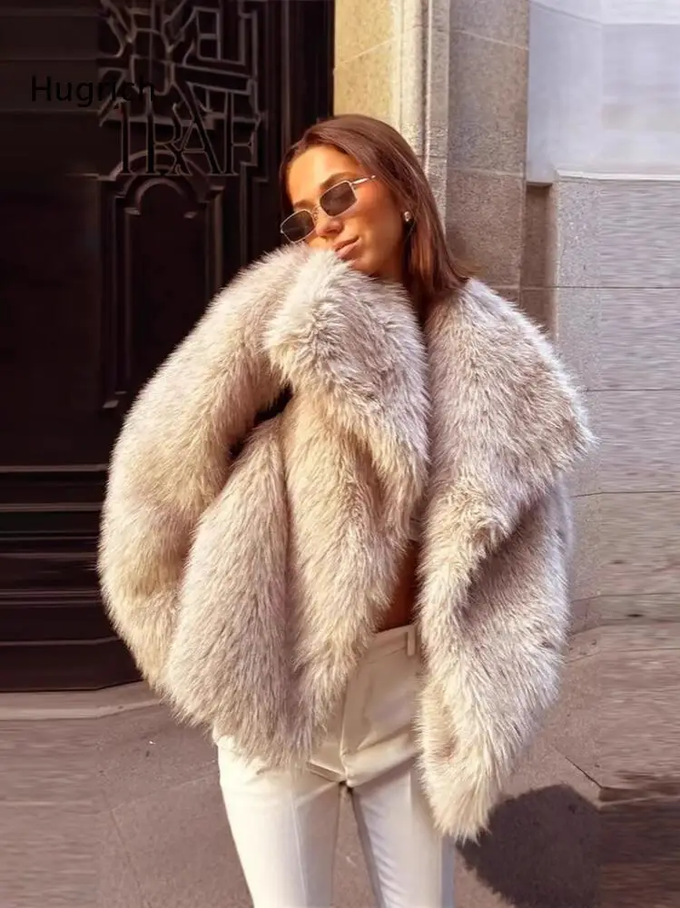 Stylish Oversized Faux Fur Coat Women Soft Plush Fabric With Relaxed Fit Fashionable Cold Weather Layering Piece For Outdoor