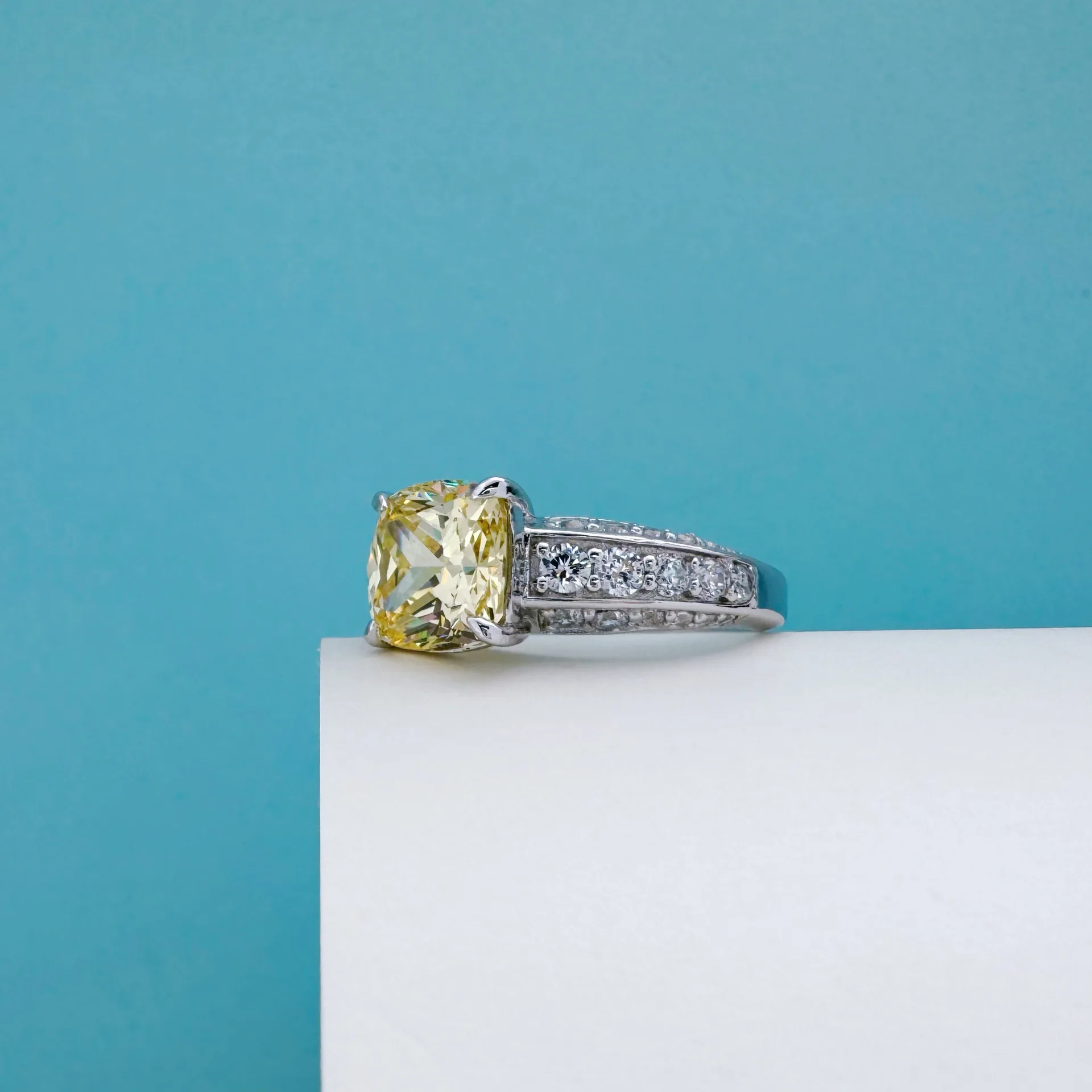 نساء، خاتم فاخر من البلاتين الفاخر الخفيف PT950 كيس بلاتينيوم 3 قيراط ألماس موسان، يؤرخ مكدس لإظهار رومانسية