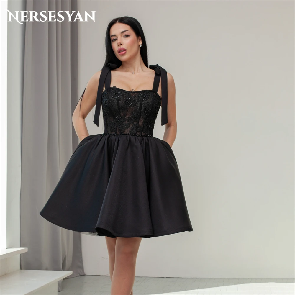 

Nersesyan Black Elegant Lace Formal Evening Dresses Bow Appliques A-Line Sleeveless Prom Dress Backless Graduation Party Gowns