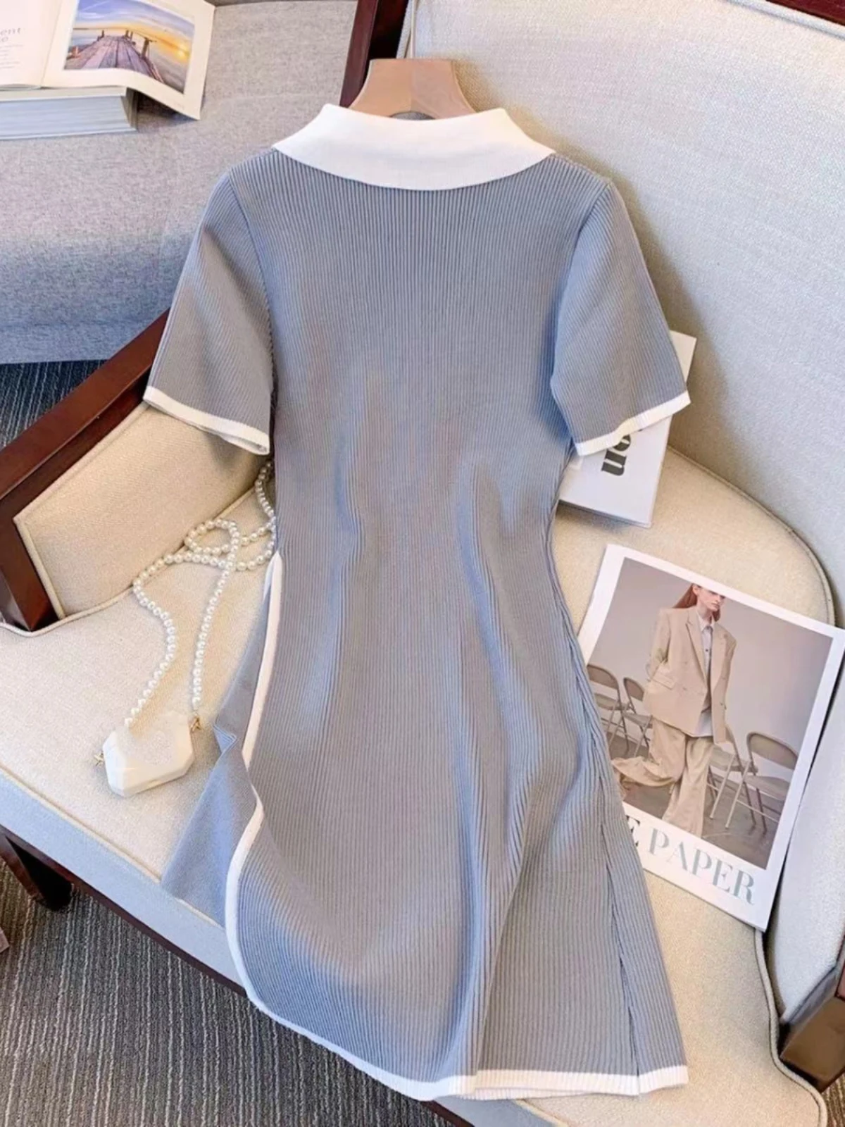 เดรสแฟชั่นเกาหลี ดีไซน์สีตัดกัน สไตล์ฝรั่งเศส ทรงเข้ารูป กระชับสัดส่วน สีเทาตัดขาว ผ้าถัก