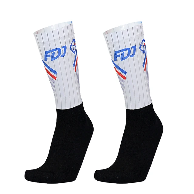 2026 New Seamless Socks Pro Anti Aero Bike Team Slip Road Ride Socks Outdoor Racing Cycling Socks 2