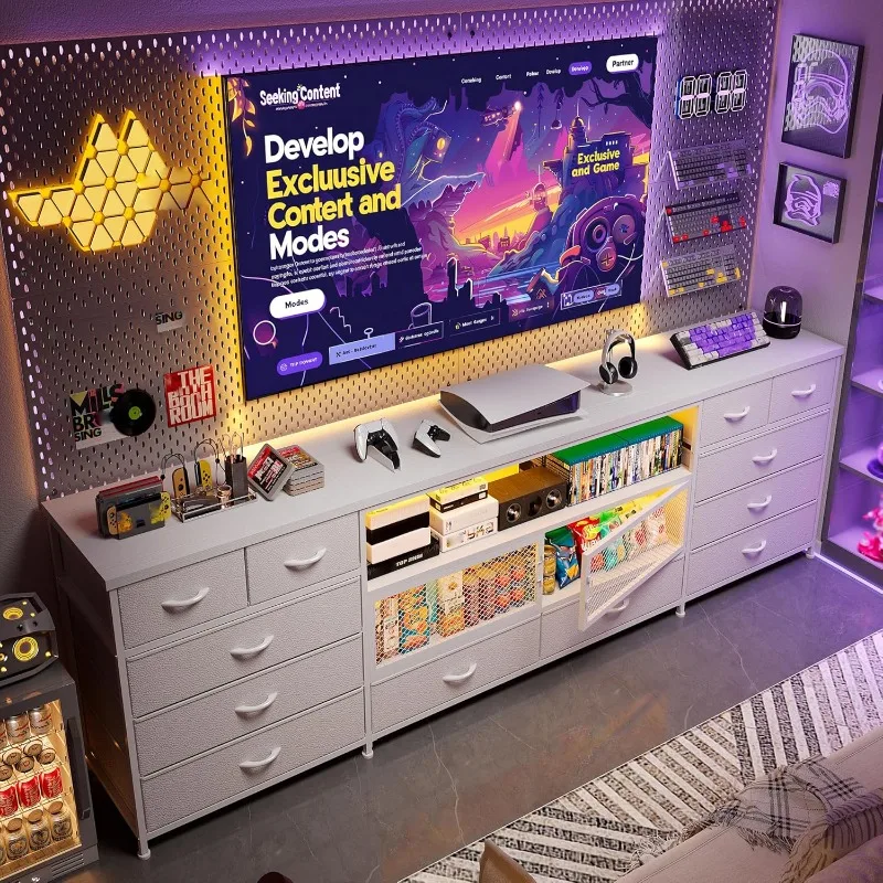 Soporte para TV de 71 pulgadas de ancho para dormitorio para TV de 85/80/75 pulgadas con LED y estación de carga, cómoda larga y resistente con 12 cajones de tela y