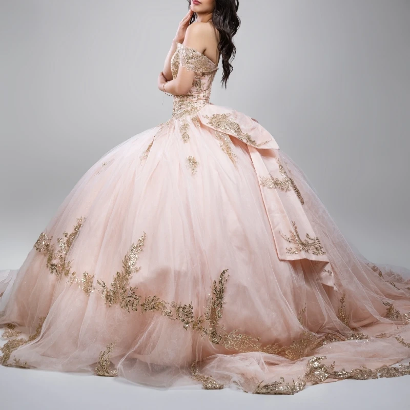 

Розовые блестящие платья Quinceanera с открытыми плечами и аппликацией из кружева с бусинами и бантом из тюля для вечеринки, дня рождения, милое платье 16, Vestidos 15 Anos