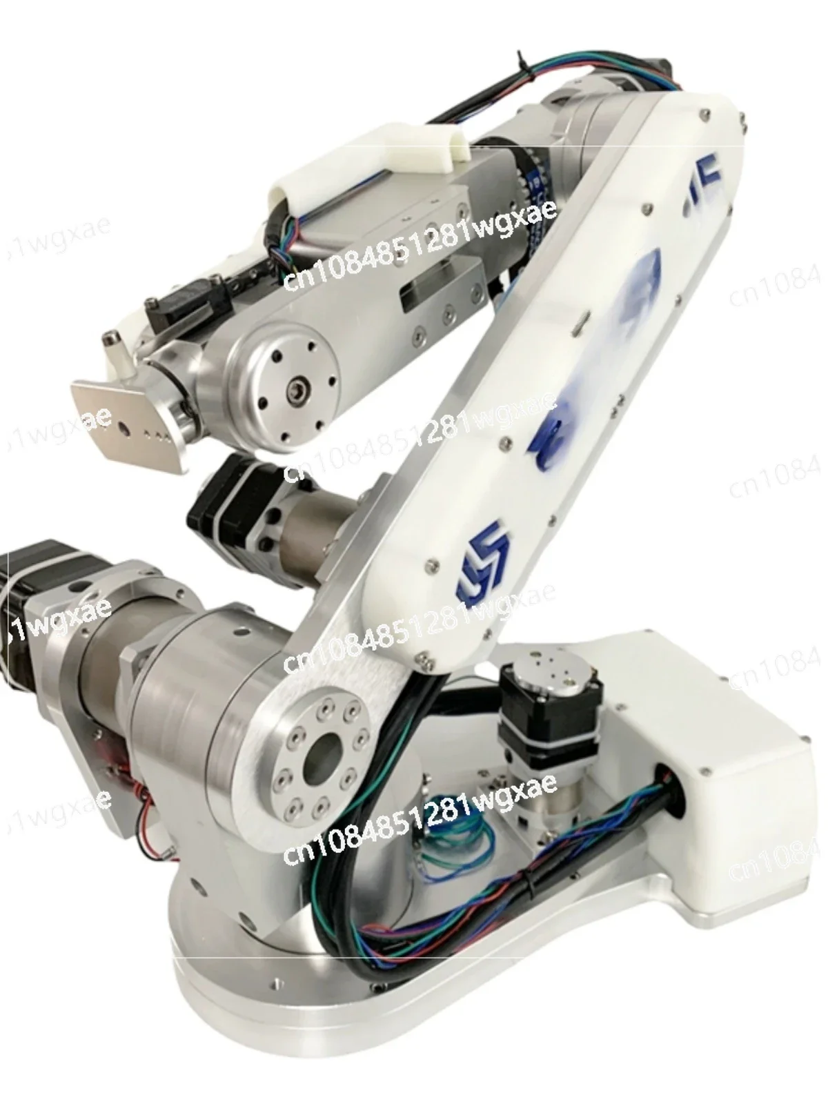 

The Six-axis Robotic Arm Robot AR4 Is Programmable and Available for The Teaching Industry