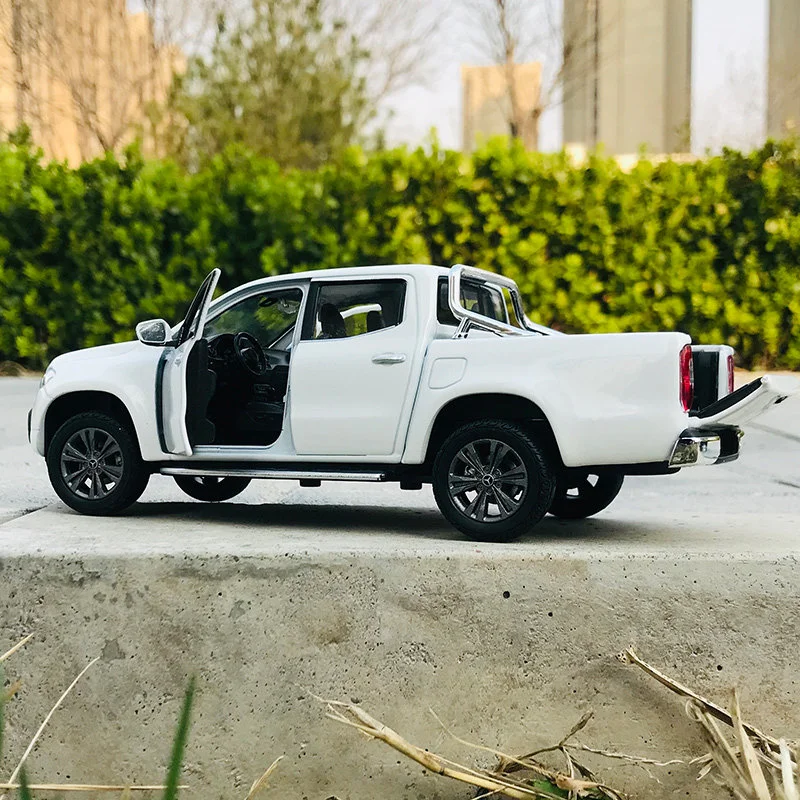 WELLY 1:24 Mercedes-Benz X-Class Alloy Pickup Car Model Diecast Metal Off-road Vehicles Car Model Simulation Childrens Toy Gifts