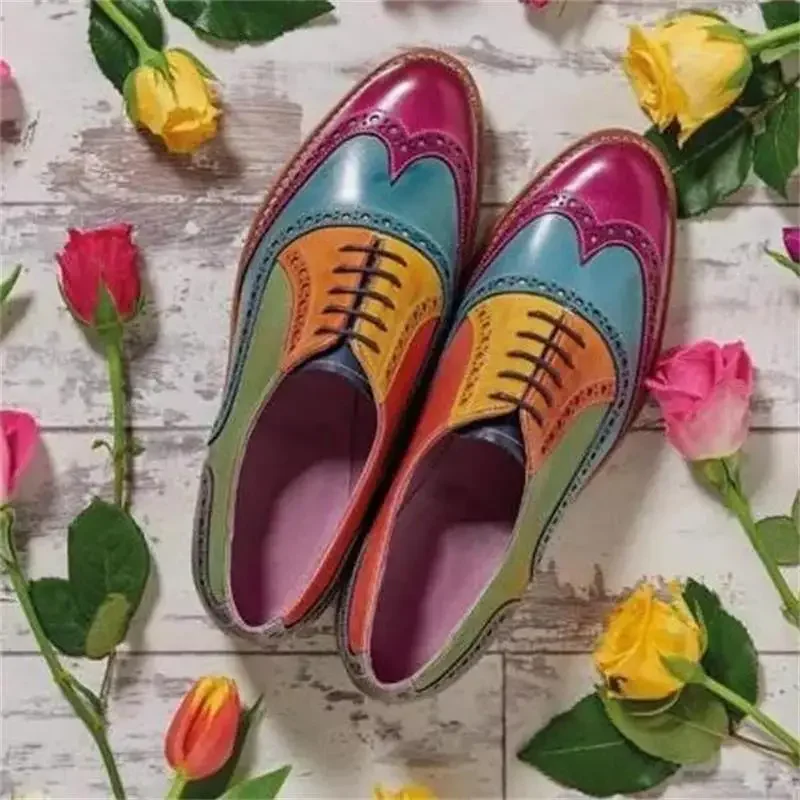 Nowe męskie buty Bullock PU Multicolor klasyczne w stylu Casual, imprezowa biznesowe Retro wydrążone rzeźbione sznurowane modne buty sukienka Oxford