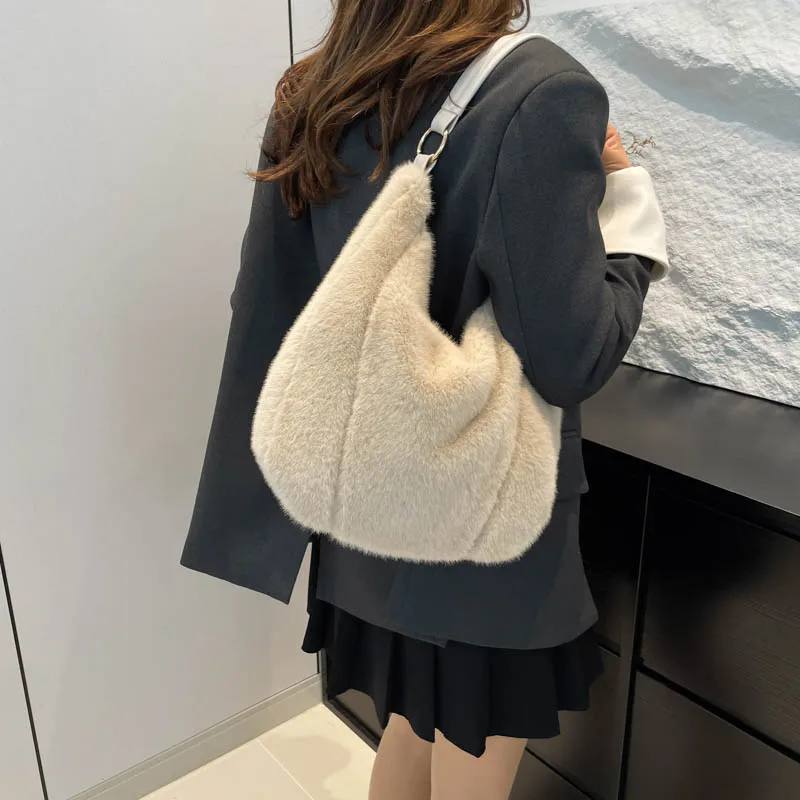 Women Plush Shoulder Bag with Adjustable Strap Hobo Bag Large Capacity Tote Bag Trendy Handbag for Work Travel