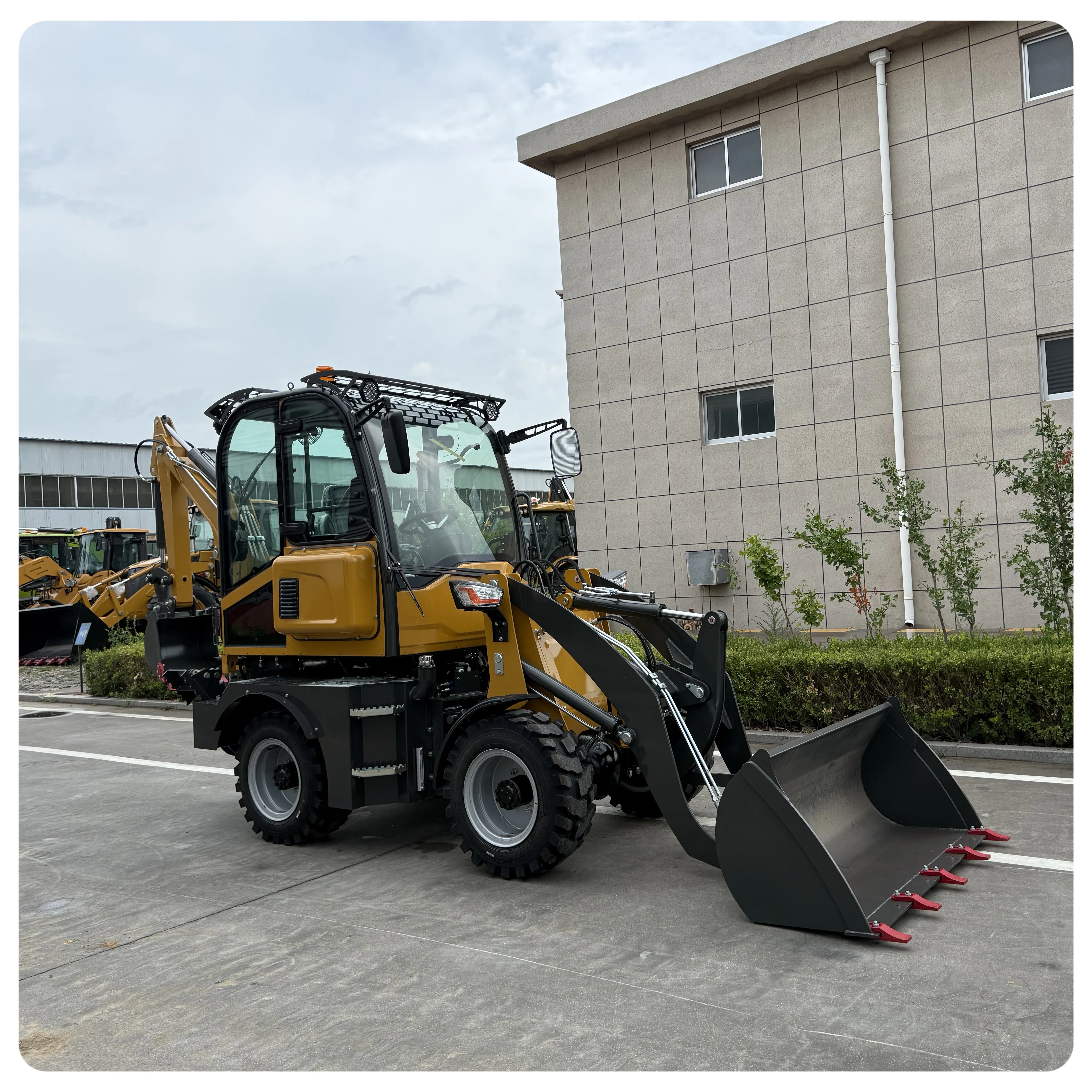 

New telescopic arm long arm of backhoe loader launched for underground metal mining