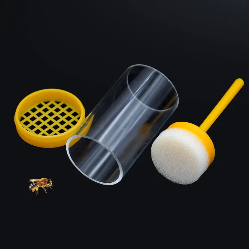 Queen Bee Marker Bottle Protect Safety Bee Catcher Yellow Plastic Marker Bottle Plunger Plush Garden Beekeeper Accessories 1PCS