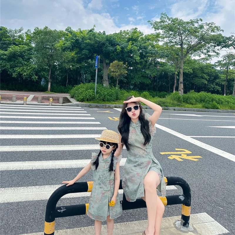 Traditional Chinese Outfits Go Out To Play Wear Women Girls New Summer Cheongsam Mother Daughter Matching Dresses Two Piece Set