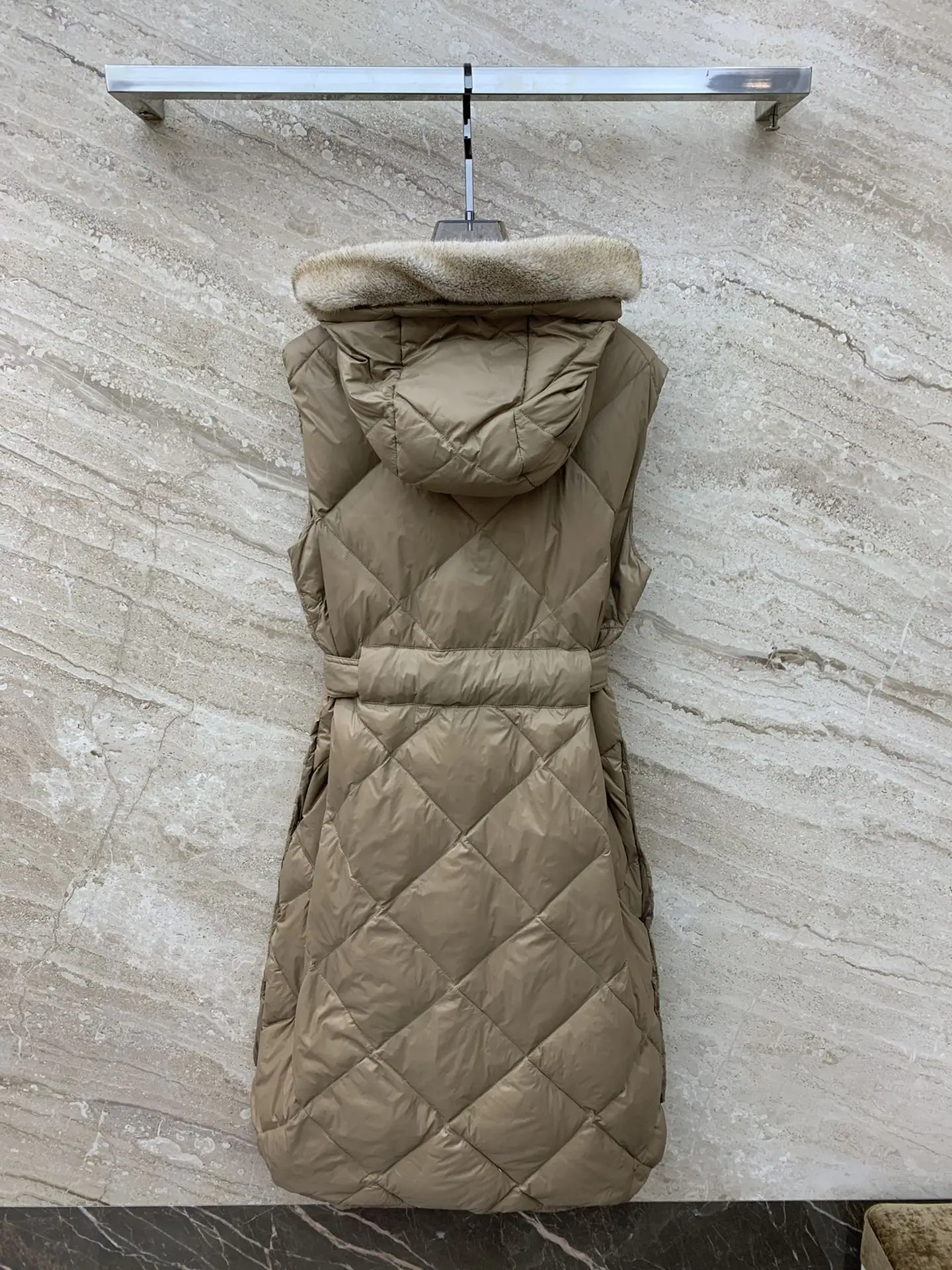 ملابس نسائية لعام 2025 بياقة صوف قابلة للفصل سترة طويلة للأسفل سترة خريف وشتاء جديدة 1027