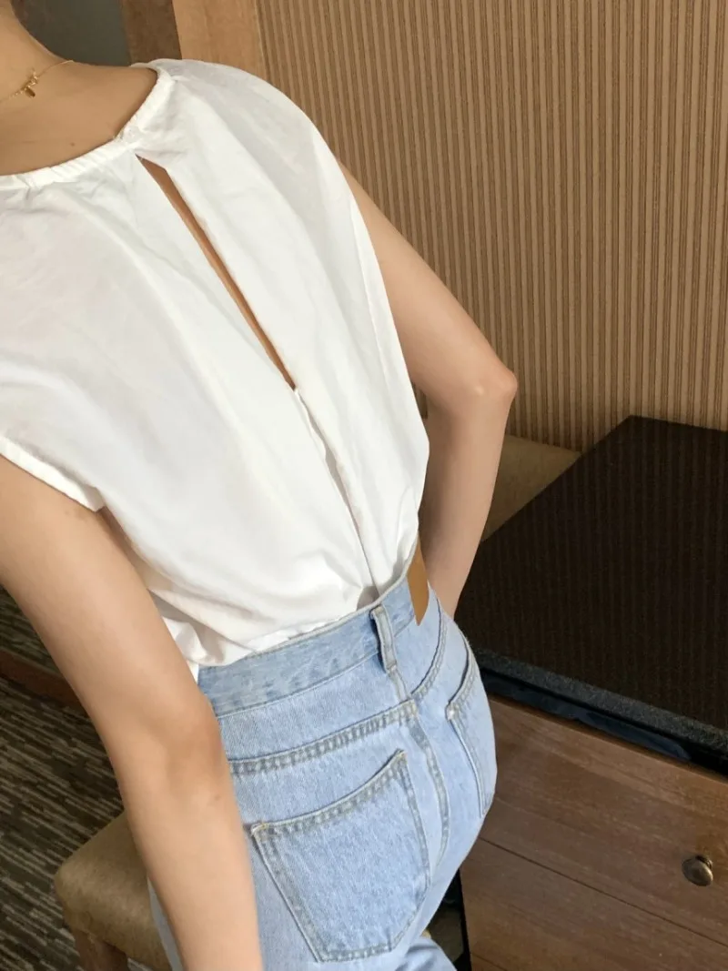 Back Hollow Out Shirts & Blouses 2024 Woman Blusas O-neck Sleeveless Ropa Mujer Niche Design Camisas Summer New Roupas