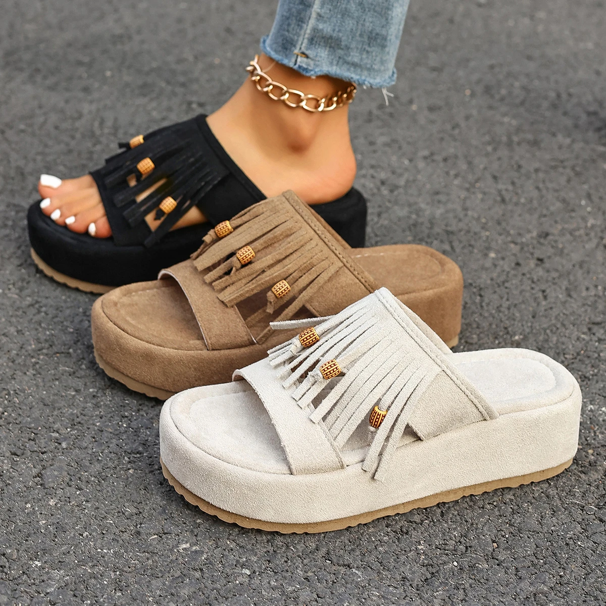 

Женские тапочки на толстой подошве, дизайнерские нескользящие тапочки с открытым носком, новые летние модные декоративные тапочки на платформе с кисточками больших размеров