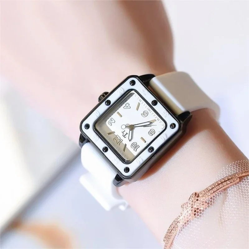 Retro square hand quartz women's watch domineering luxury large dial elegant  temperament atmospheric women's fashion genuine