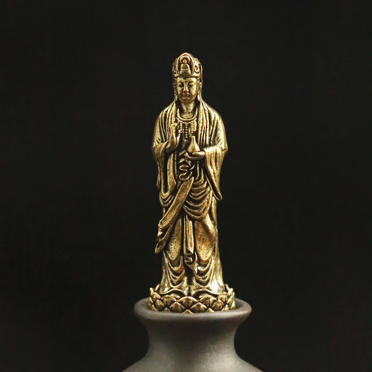 1 piece of brass vintage lotus base Guanyin Bodhisattva ornaments Guanyin Buddha statue home