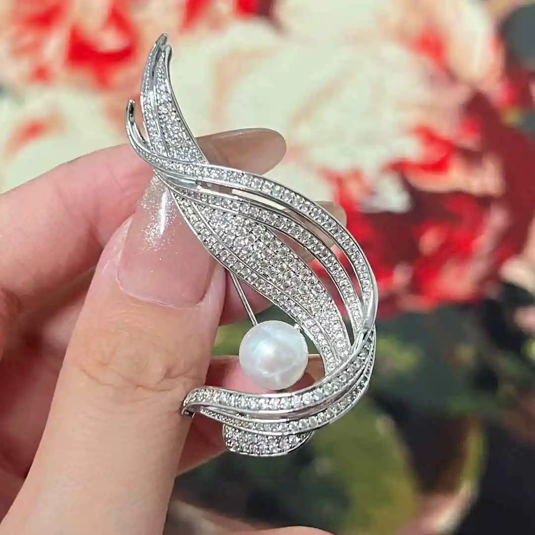 

Natural High-quality Freshwater Pearl Women's Temperament Pearl Brooch Jewelry 9-10MM