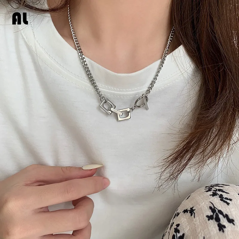 

New Titanium Steel Ring Interlocking Buckle Necklace for Women Instagram Hip-hop Cool Style Non Fading Collarbone Personality