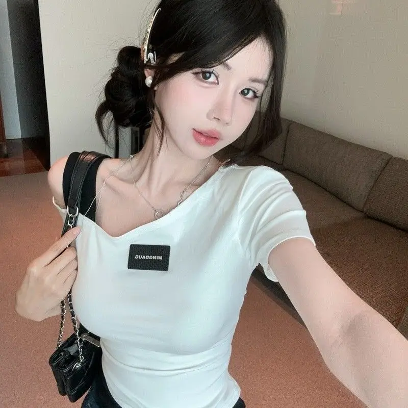 Fake Two-piece Contrasting Slanted Shoulder Short Sleeve T-shirt for Women in Summer One-shoulder Short Top
