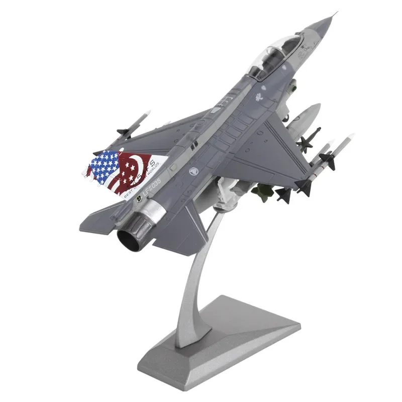 

Модель летательного аппарата в масштабе 1/72 американских войск F16