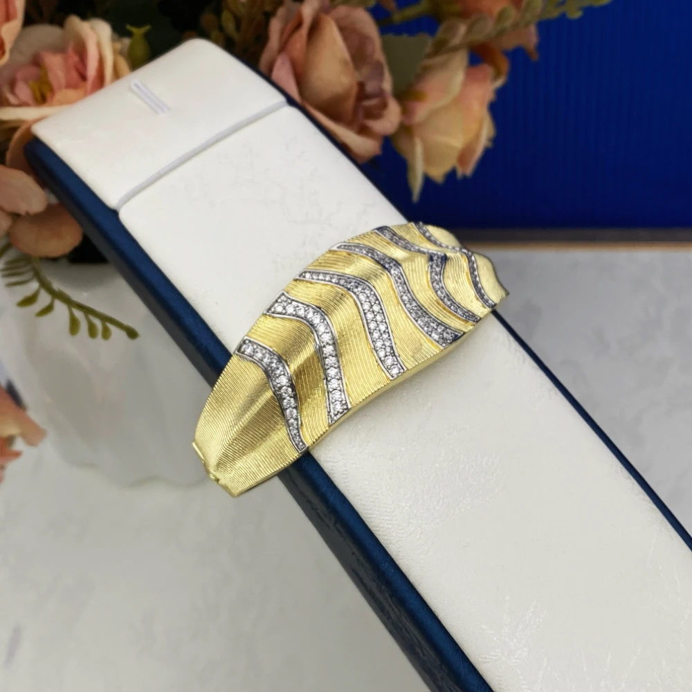 طقم مجوهرات Falair عتيق من النحاس والزركون المطلي بالذهب للنساء على طراز دبي إكسسوار للحفلات مع قلادة وأقراط وخاتم وسوار