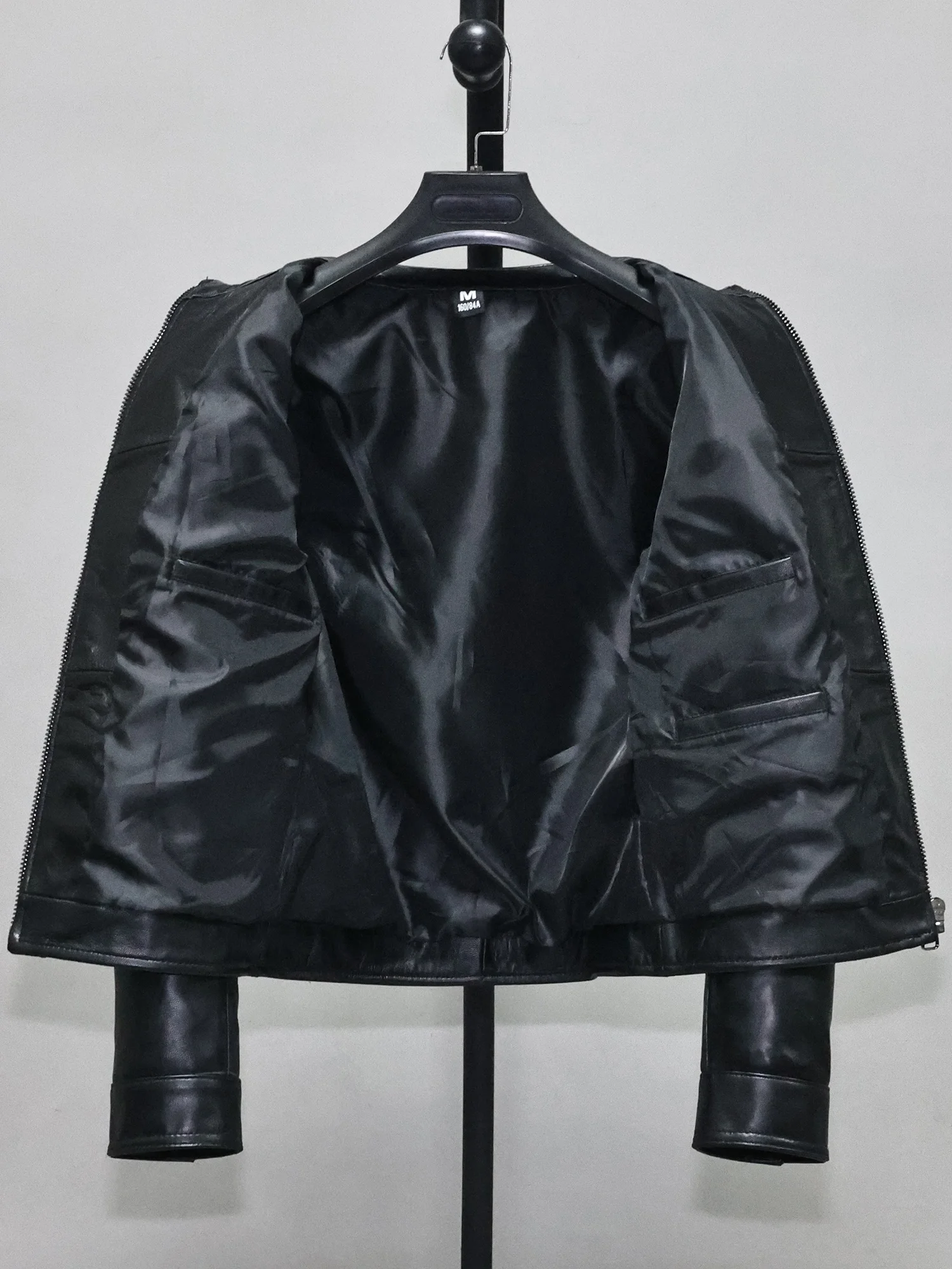 Damska kurtka skórzana Slim Fit, krótka, z prawdziwej skóry owczej, z wysokim kołnierzem, robocza kurtka, młodzieżowa, zapinana na zamek.