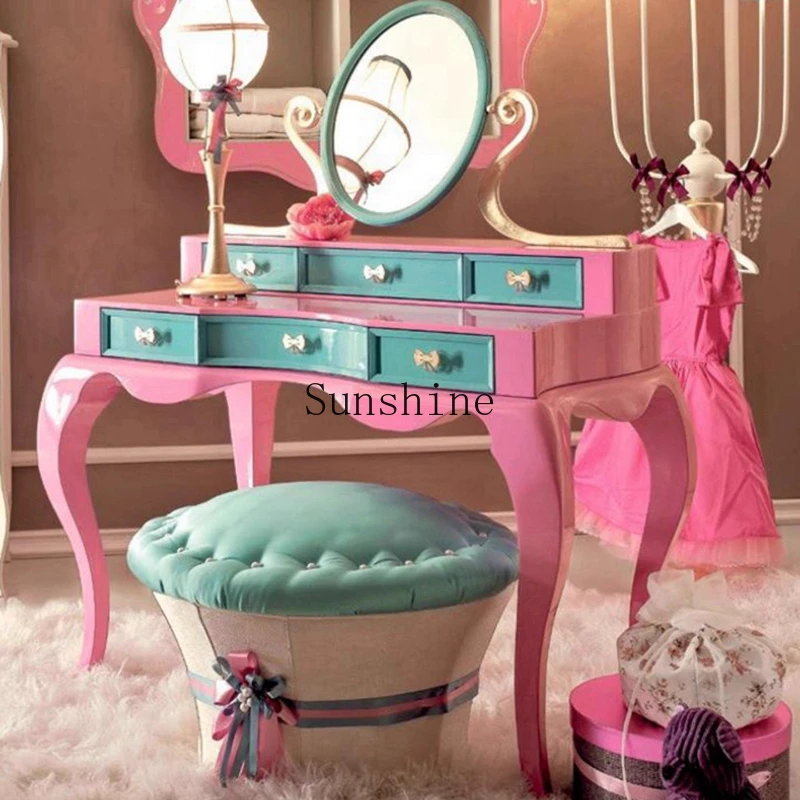 

French dresser girl fresh small apartment light luxury style simple and modern