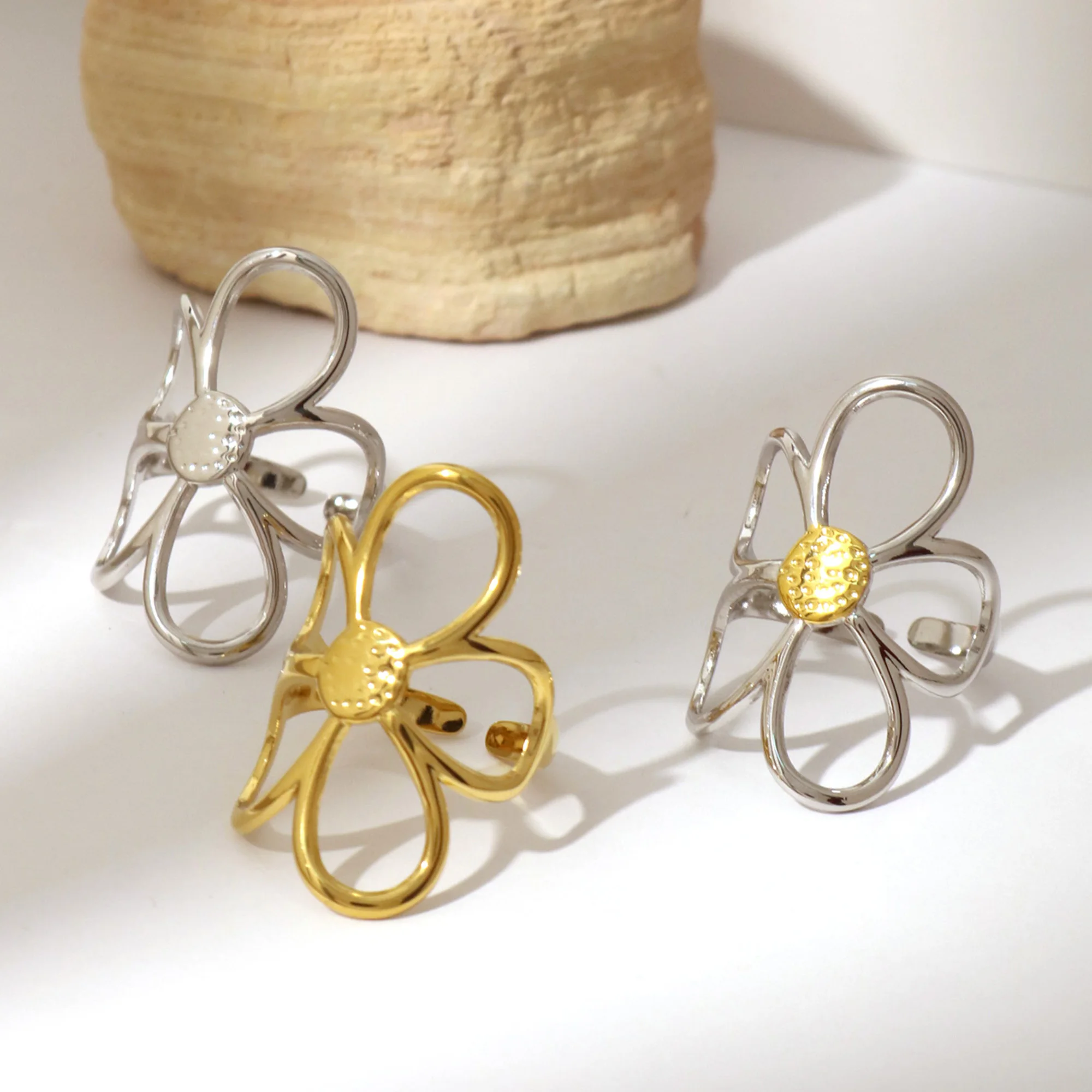 Stainless Steel Hollow Flower Retro Creative Light Luxury Open Ring 18K PVD Plated Anti Allergic Rust Proof Stylish Jewelry