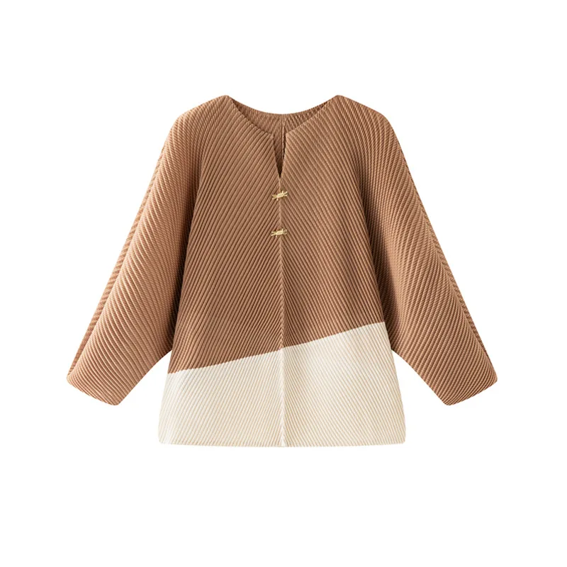 تي شيرت Miyake الجديد المطوي لعام 2025 للنساء في الخريف والشتاء، تي شيرت داخلي متخصص ومتعدد الاستخدامات ورقبة على شكل حرف V وأكمام طويلة للنساء