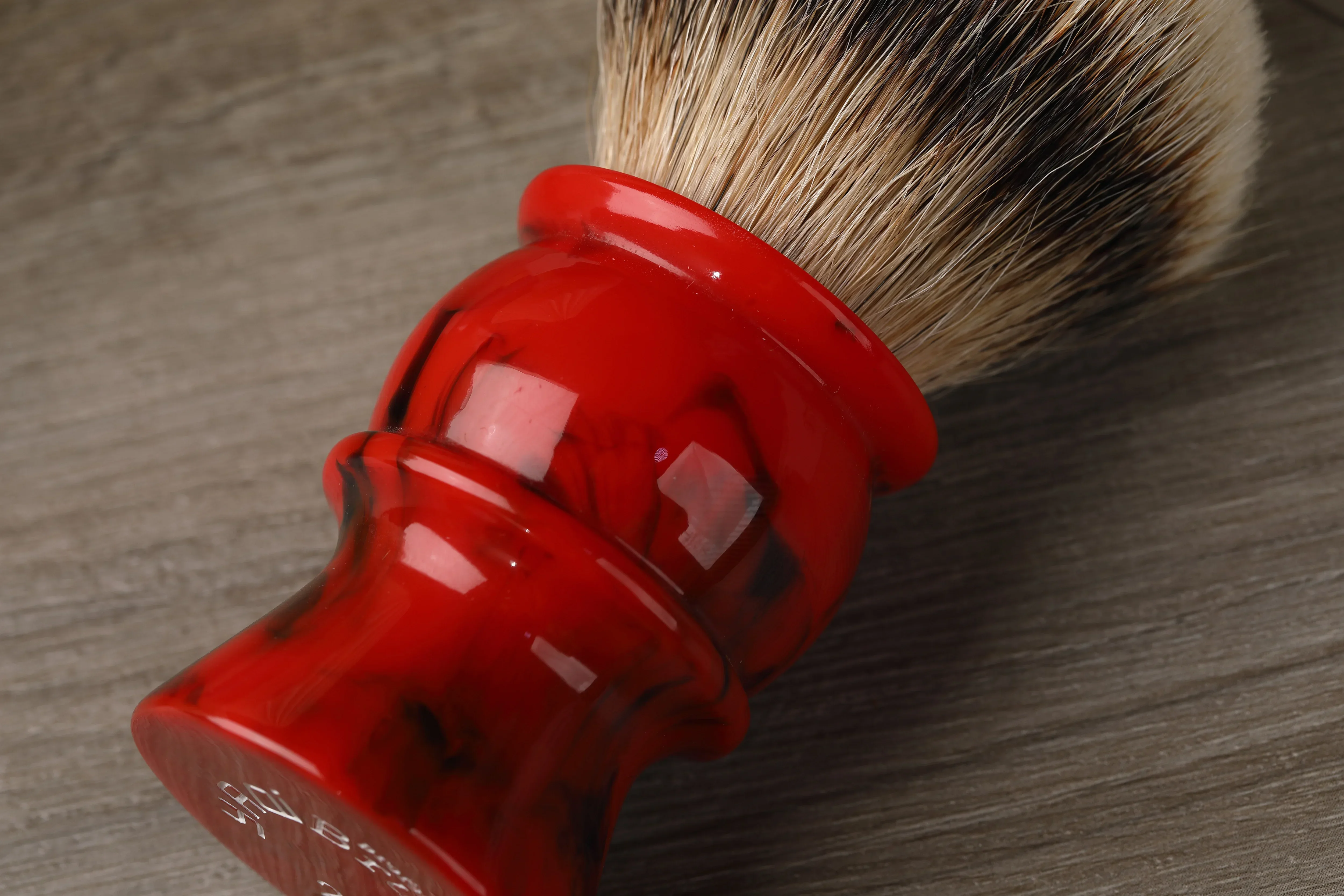2026 Yaqi Herren-Rasierpinsel 24MM 100% Silvertip Roter Harzgriff Premium-Qualität für Pflege und Schönheit – Detail 4