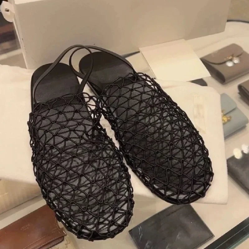 Sandalias de Punta cerrada de diseñador para mujer, zapatillas planas de rejilla huecas, Color sólido, Color negro, 2024