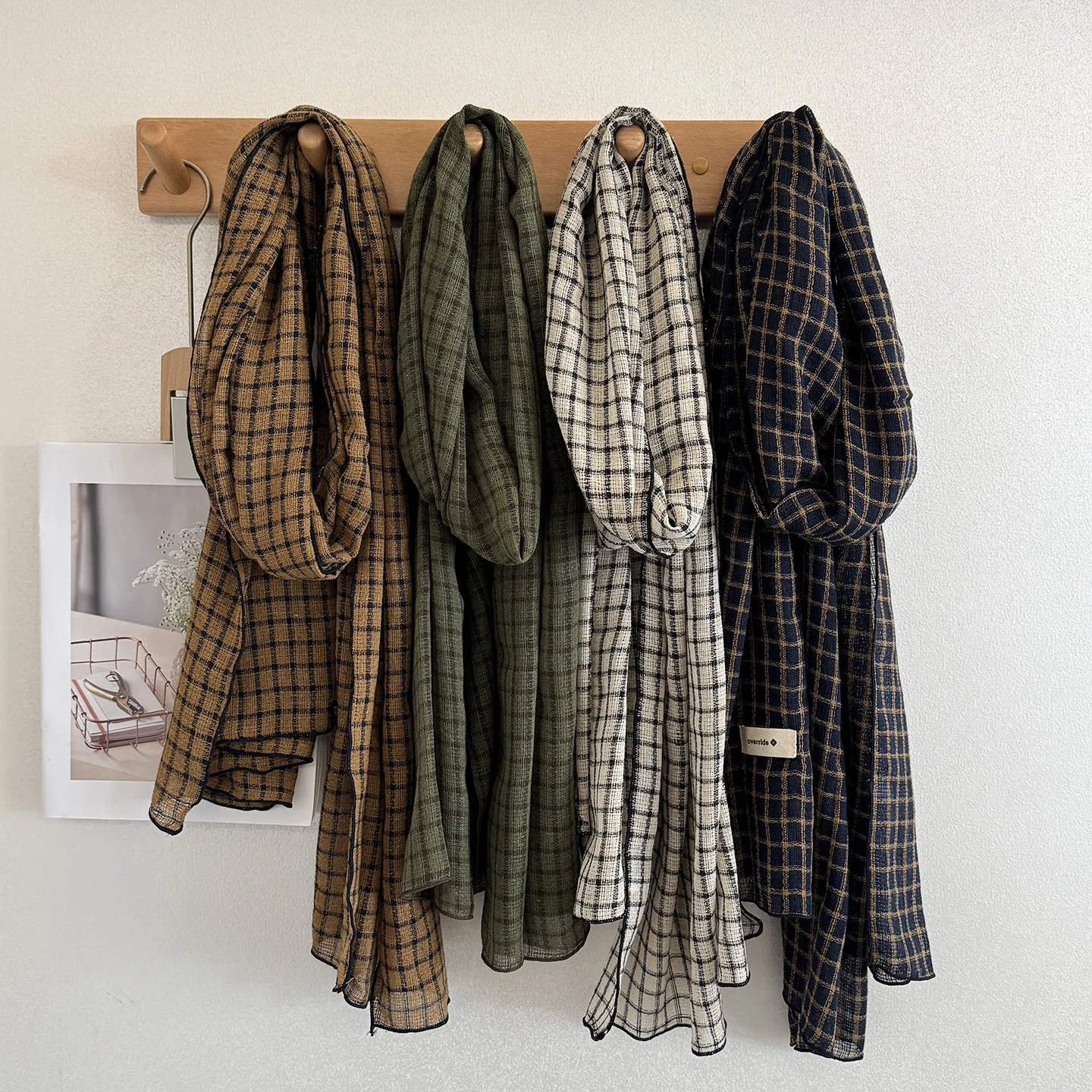 Vintage Plaid Cotton Linen Scarf Women Lightweight Checkered Shawl Soft Breathable Long Neck Scarves Autumn Daily Fashion Wrap