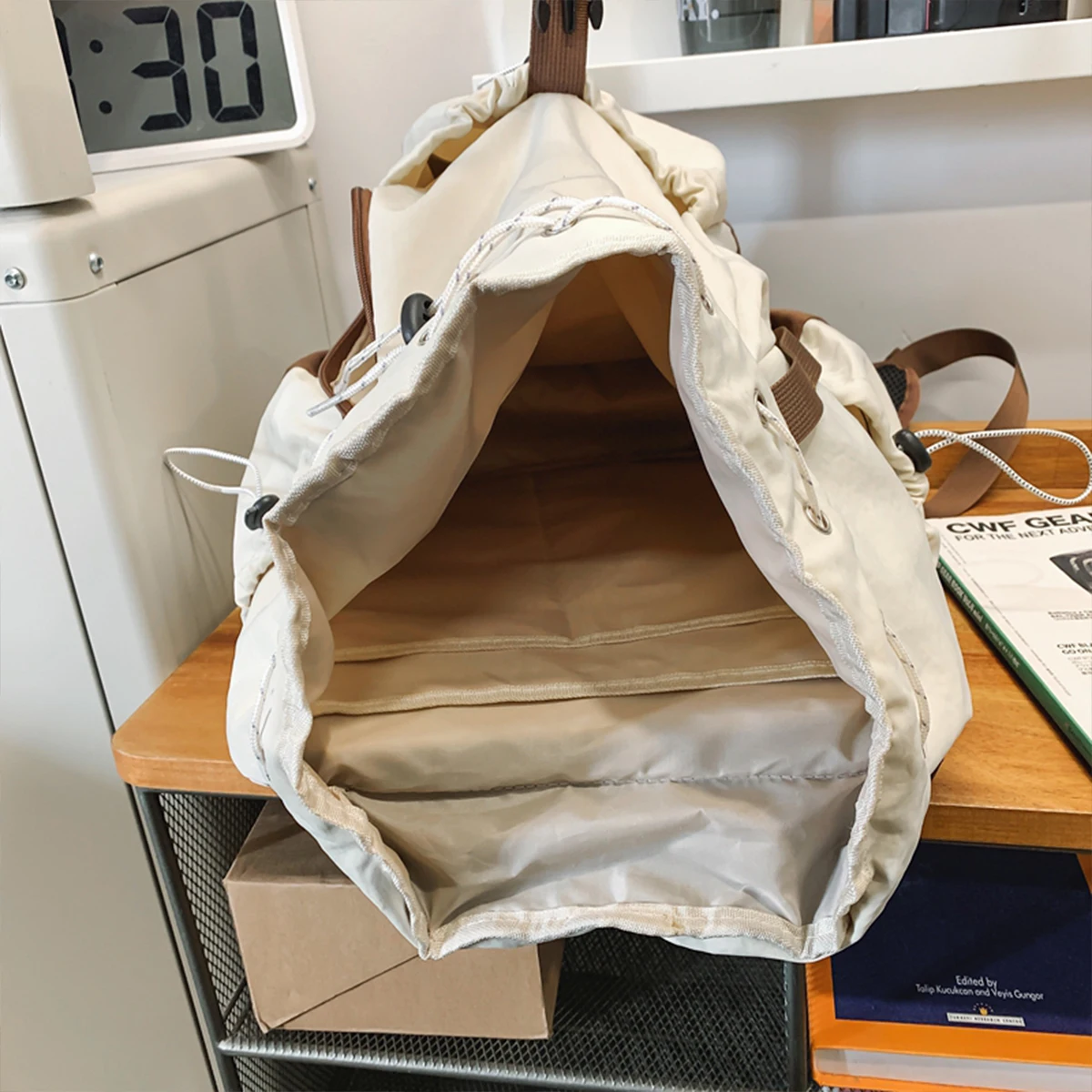 حقيبة ظهر رياضية كاجوال برباط خفيفة الوزن من النايلون وأشرطة قابلة للتعديل وحشوة قابلة للتنفس لحقيبة أمتعة السفر في الهواء الطلق