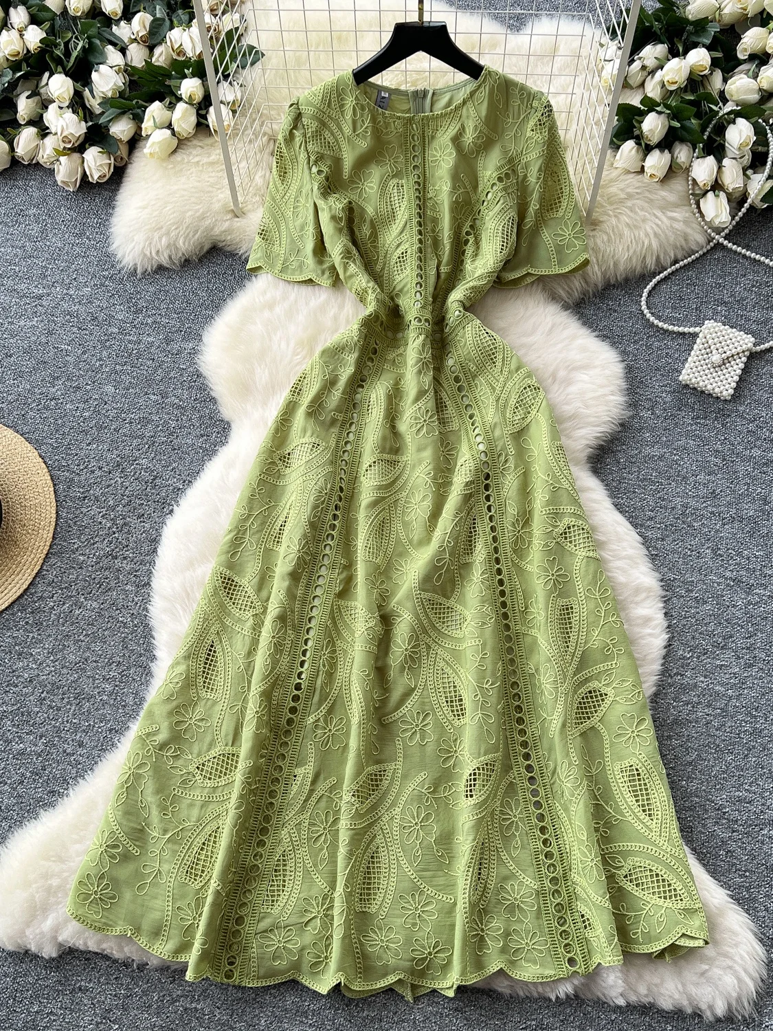 

Женское летнее платье с вышивкой и вырезами, с коротким рукавом, с завышенной талией, А-силуэт, модное, длинное, стройнящее