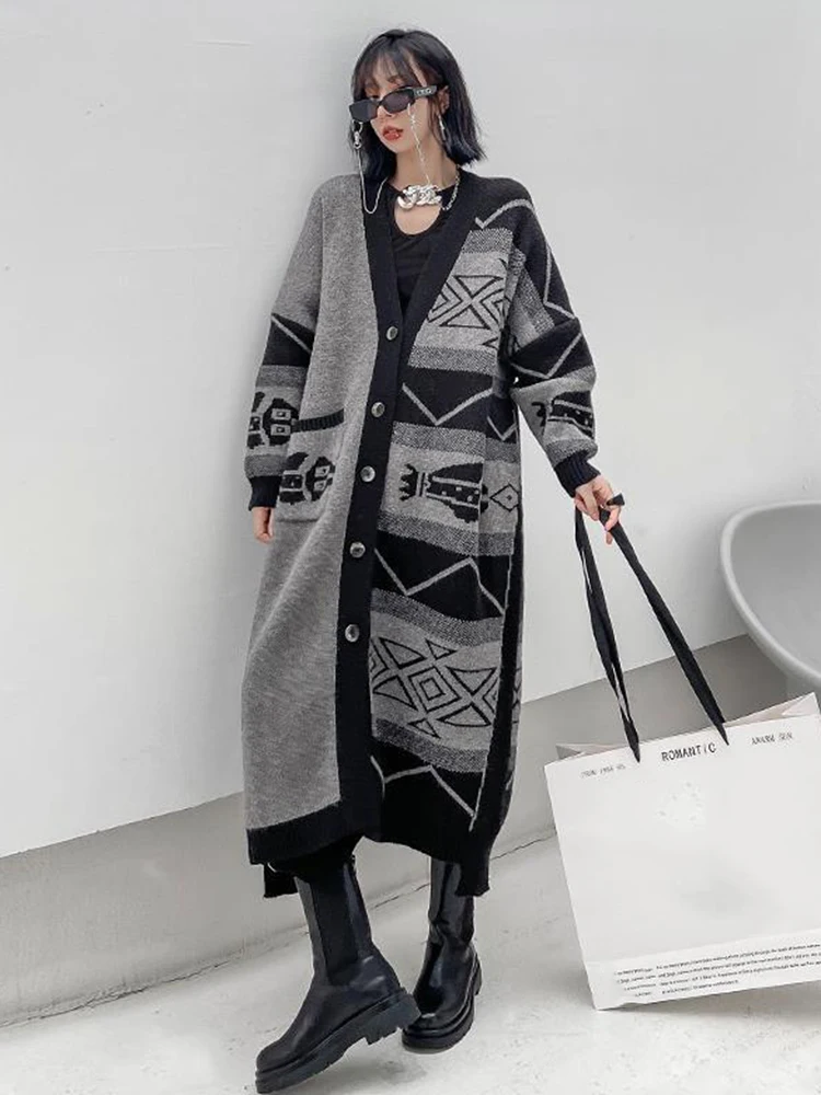 [EAM] Gray Pattern Big Size Long Knitting Cardigan Sweater V-Neck Long Sleeve Women New Fashion Tide Spring Autumn 2024 1DH7635