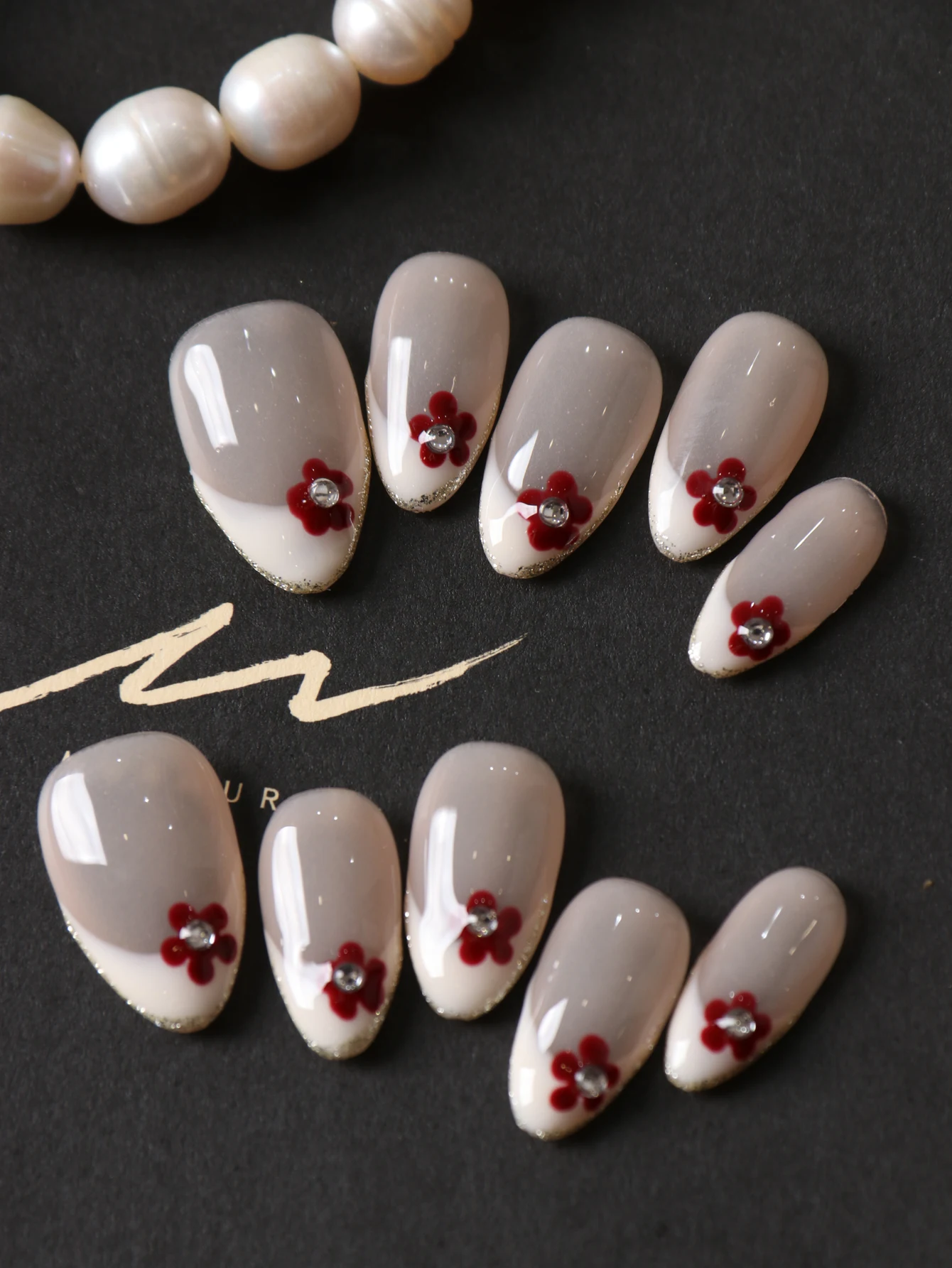 10 Stück Aufklebenägel Kurze Weiße Französische Saflor-Acryl Aufklebenägel Künstliche Nägel Inklusive 1 Blatt Klebestreifen & 1 Stück Mini-Feile