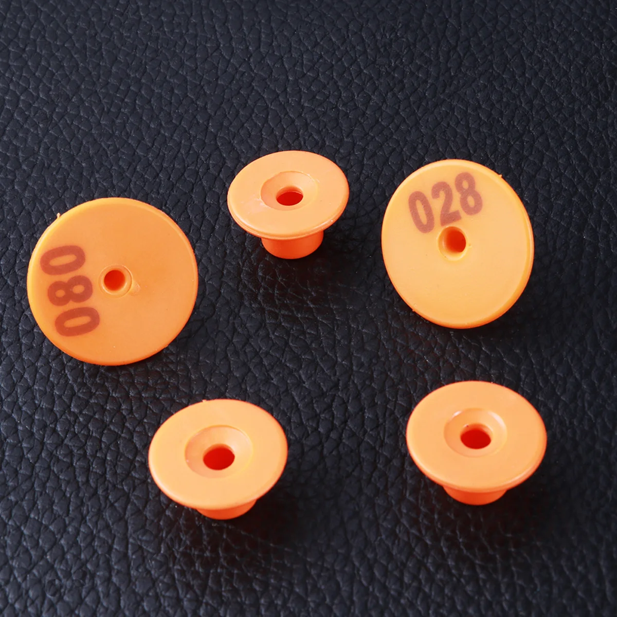 100 Stuks 1-100 Genummerde Plastic Vee Tags voor Vee Geit Varken Duidelijke Afdrukken Gemakkelijk te Herken Ziekte Preventie Oranje