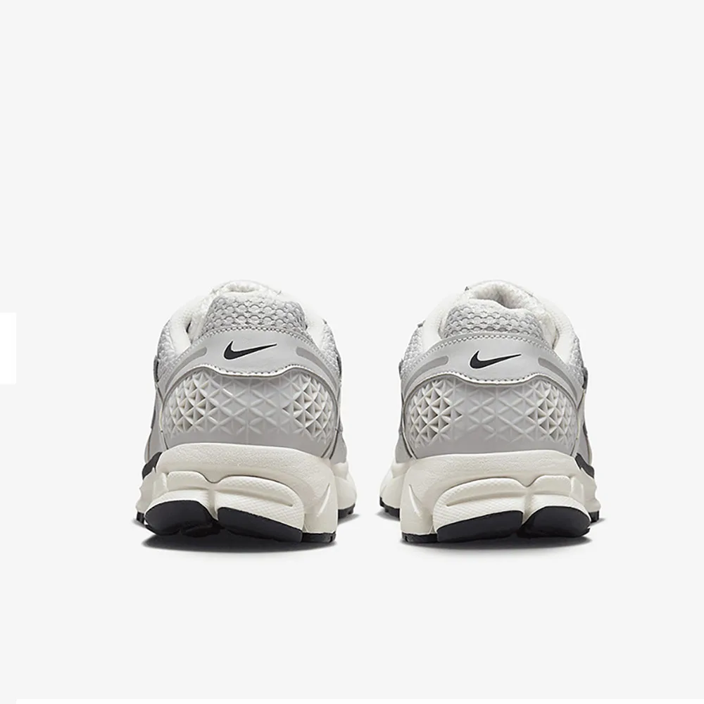 Nike Air Zoom Vomero 5 أحذية رياضية متينة قابلة للتنفس منخفضة الجودة للتدريب غير الرسمي وركاب المدينة احذية الجري للنساء FD0884-025